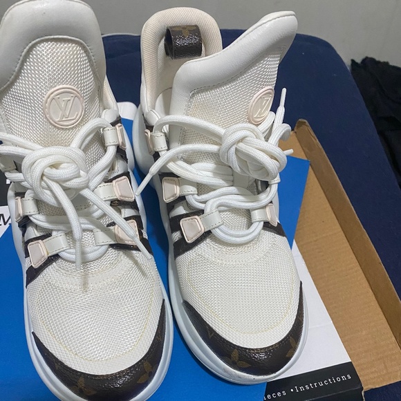 These can’t fit my family member anymore - Picture 1 of 2
